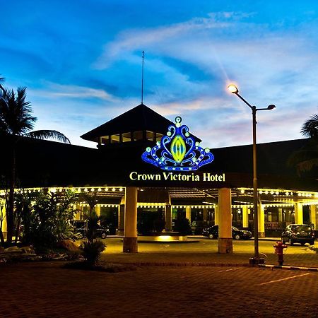 Crown Victoria Hotel Tulungagung Buitenkant foto